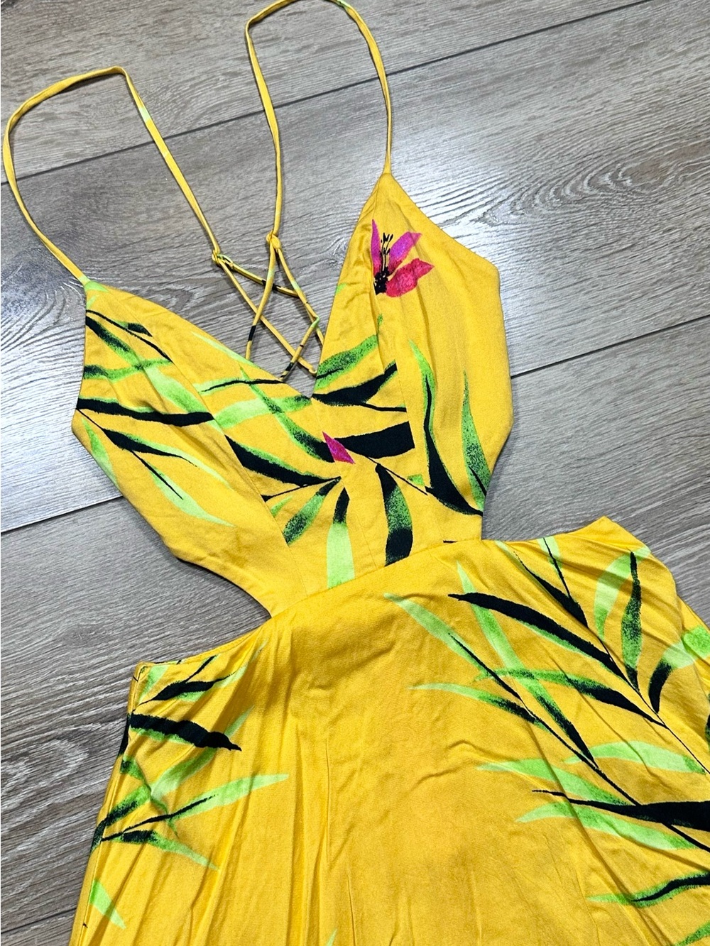 •SOLD• Urban Outfitters Yellow Tropical Floral Print Cut Out Mini Dress - Picture 9 of 16